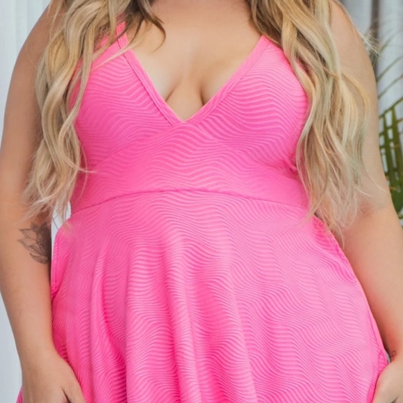 Curvy Sense Dress - Picture 3 of 8